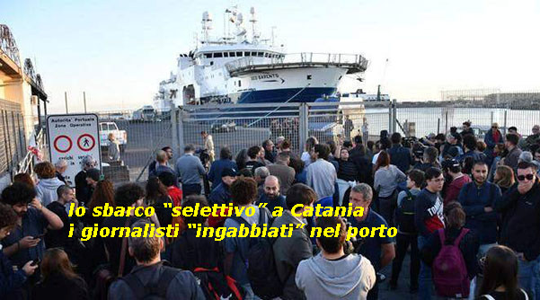 lo sbarco "selettivo" a Catania i giornalisti "ingabbiati" nel porto